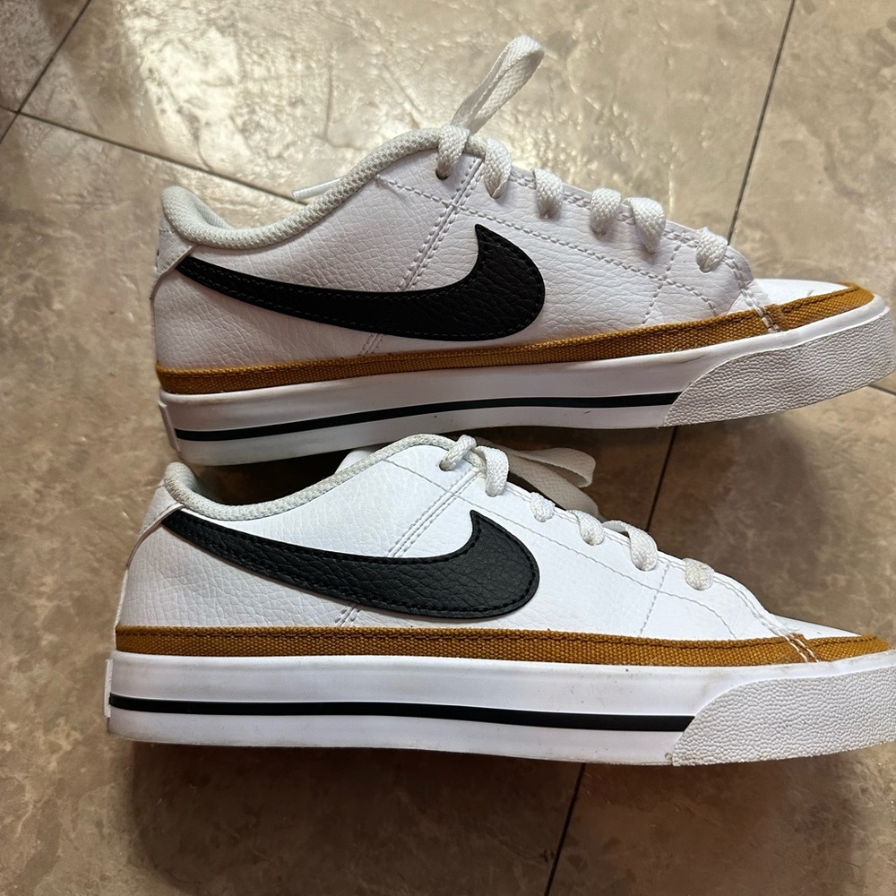 Nike White and Black Sneakers with Brown Trim